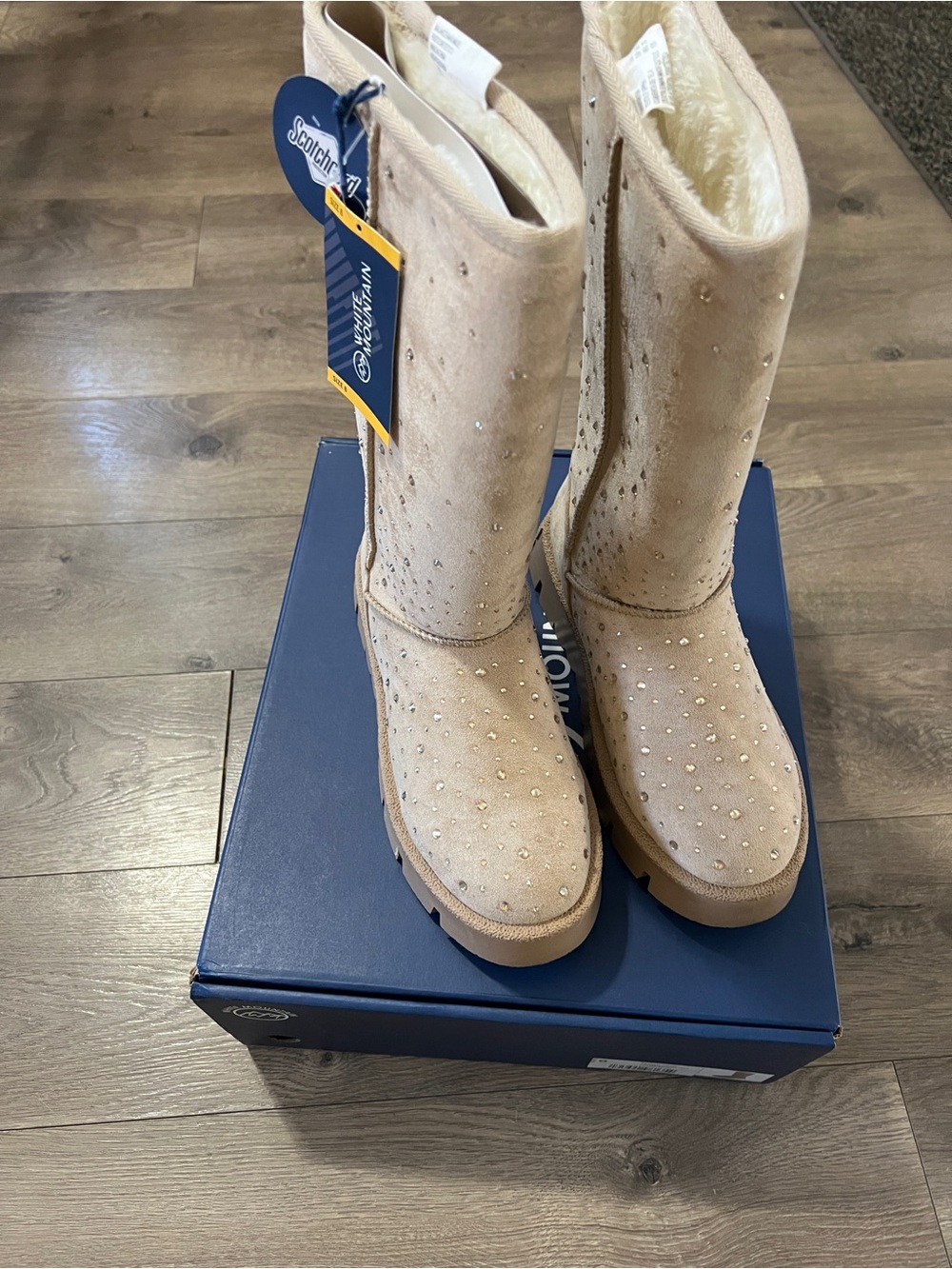 White Mountain Mid Calf Rhinestone Cozy Boot Size 8 New